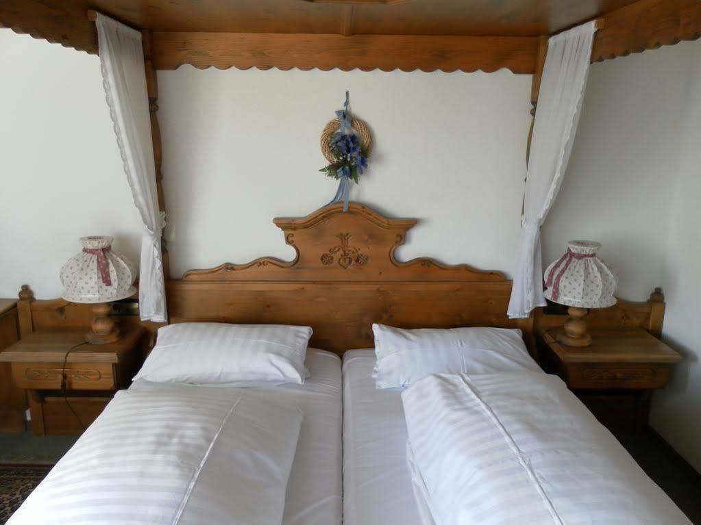 تيتيسي نيوستادت Hotel Rauchfang المظهر الخارجي الصورة