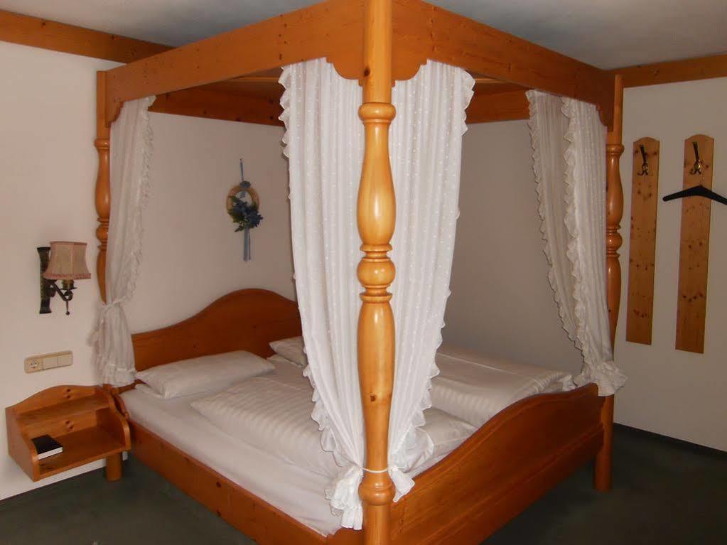 تيتيسي نيوستادت Hotel Rauchfang المظهر الخارجي الصورة